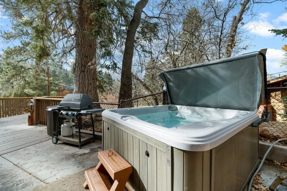 31 - Serenity Pines 4 Bedroom Home by Redawning