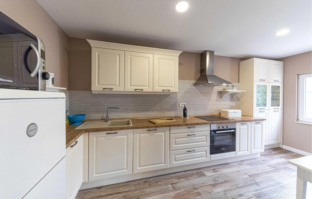 Amazing Home in Vinisce With 4 Bedrooms and Wifi