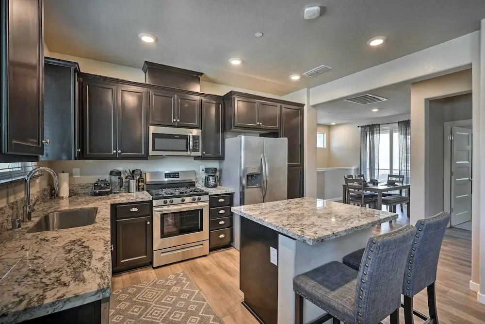 Pet-friendly Elk Grove Retreat w/ Balcony!