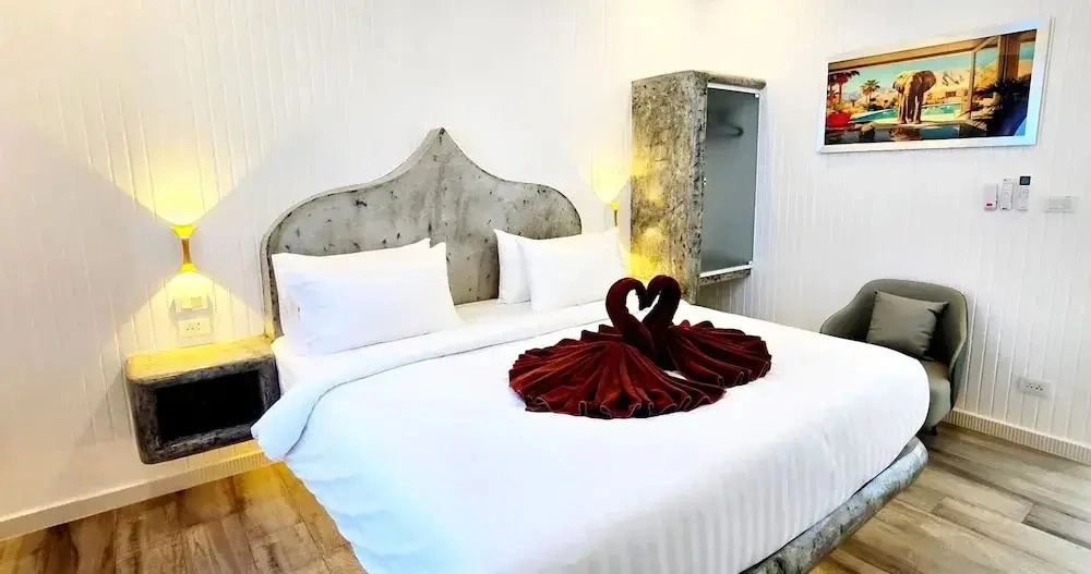 EMPIRELAND Luxury Pool Villa Pattaya Walking Street