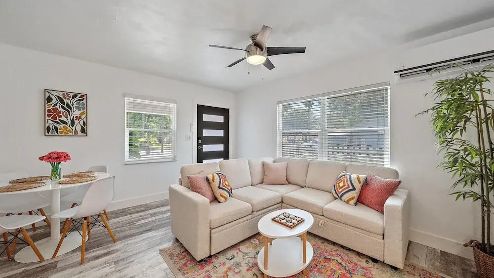 Urban Nest On 8th 4 Bedroom Home