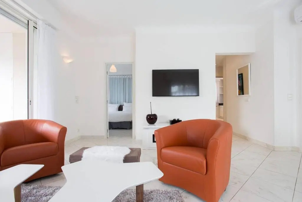 Mariott Area: Sunny 2 Beds /2 Baths