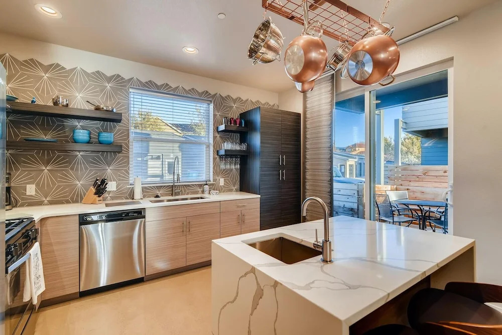 Fancy Townhome near Old Town, Breweries and River!