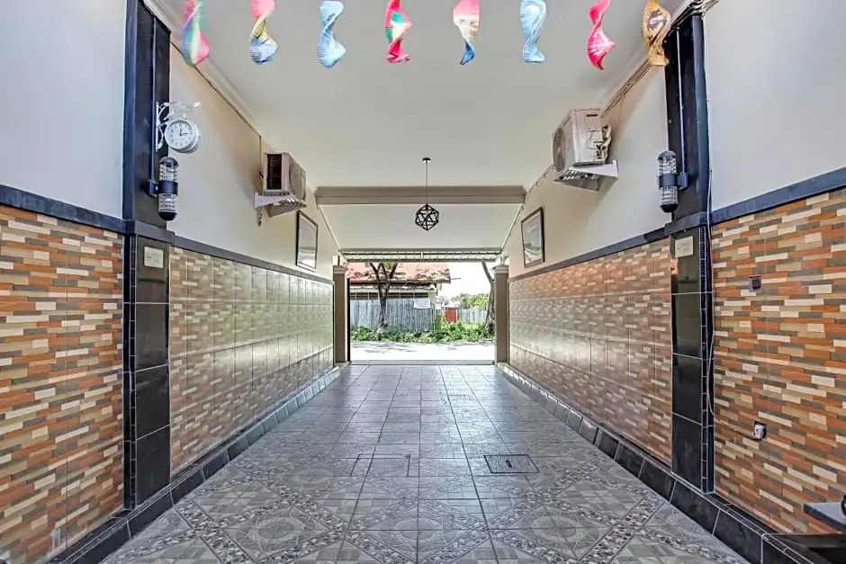 OYO 90968 Graha Family Guest House