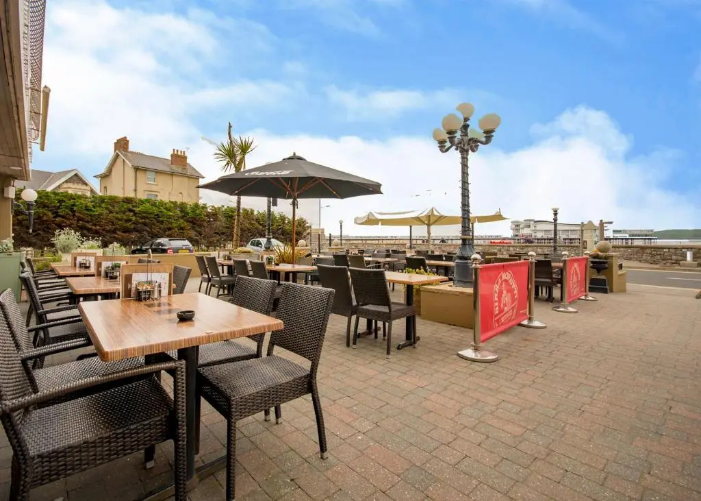 Smiths Hotel