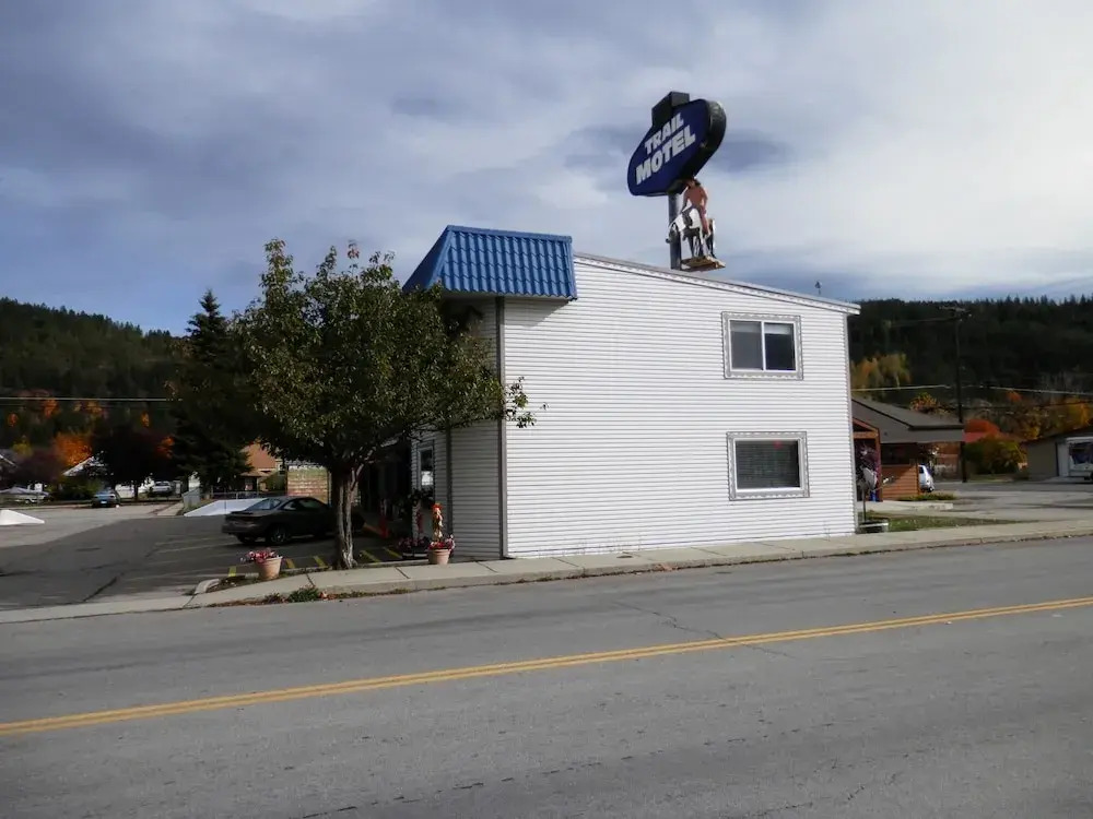 Trail Motel