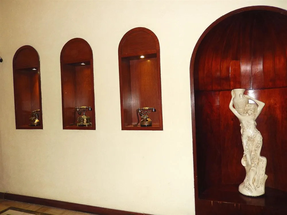 Roma, Suites & Business Center