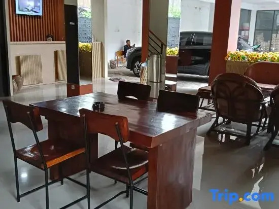 Sunflower Hotel Syariah near Juanda Airport