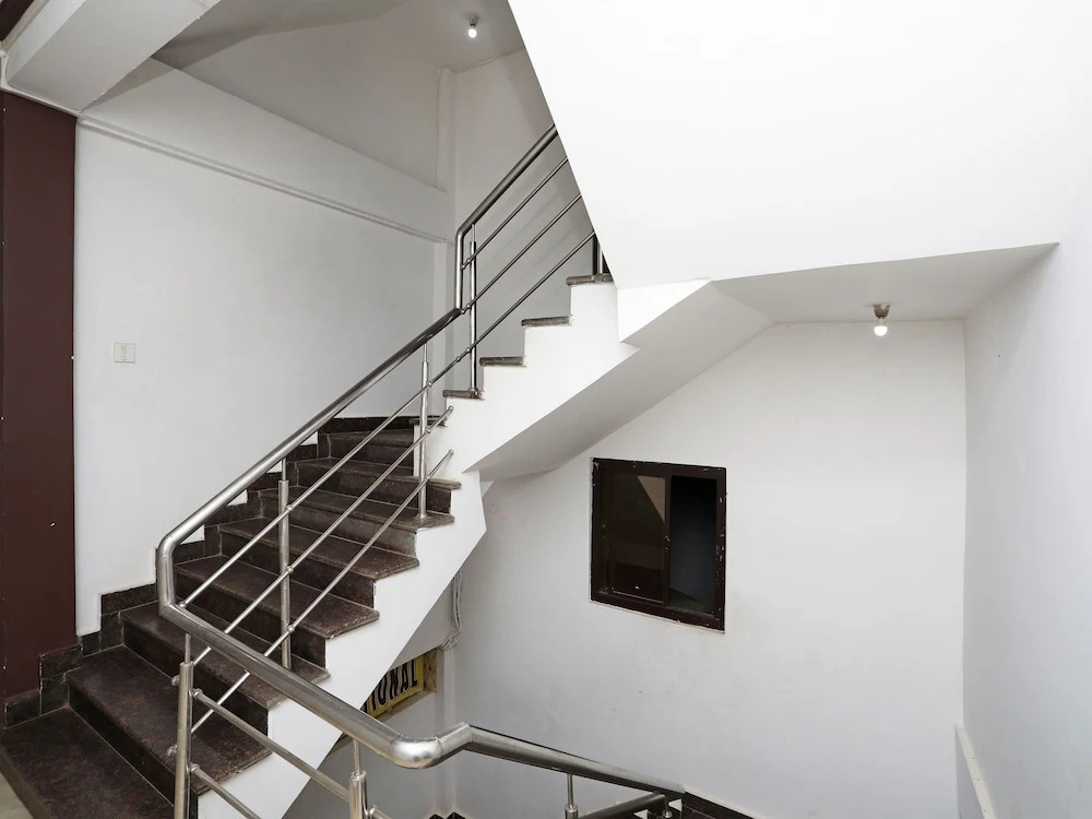 OYO 15027 Hotel Lotus International