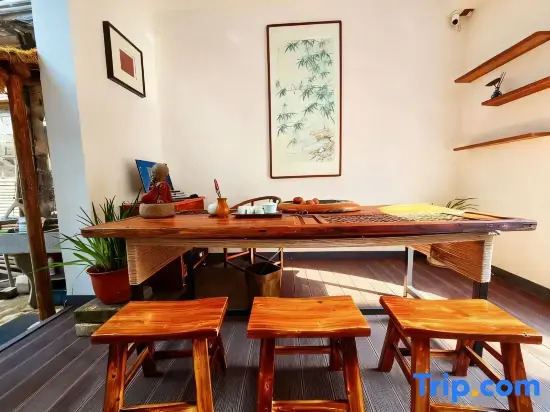 Taohuatan Bajing Jingshe Homestay