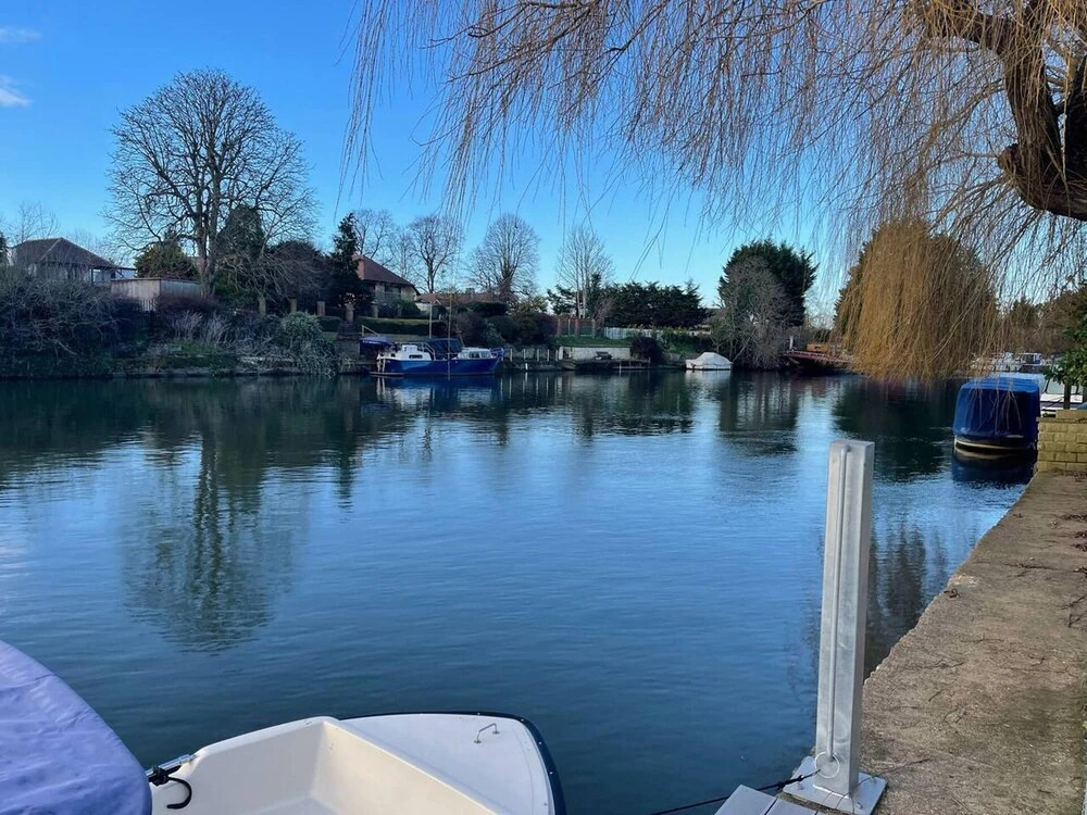 Modern 2 bed House With River Access and Boat Hire