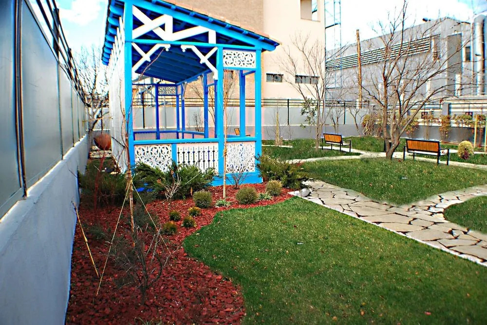 Apart Hotel West