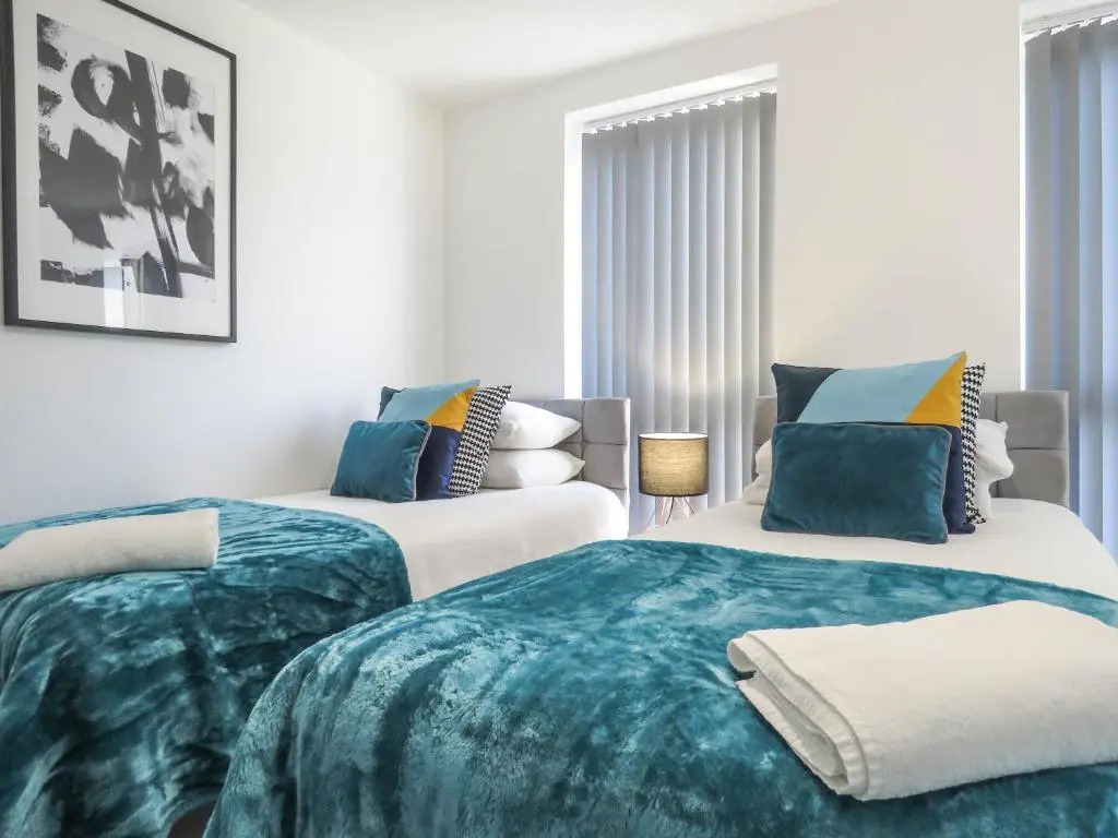 Tudors eSuites 5 Bed House