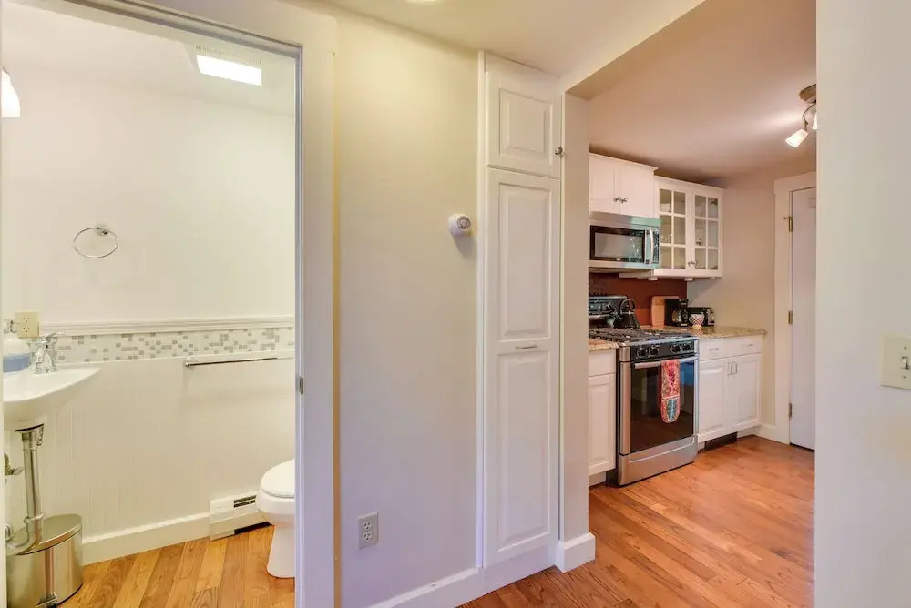 Shop, Dine, Explore Commercial St! Coastal Retreat