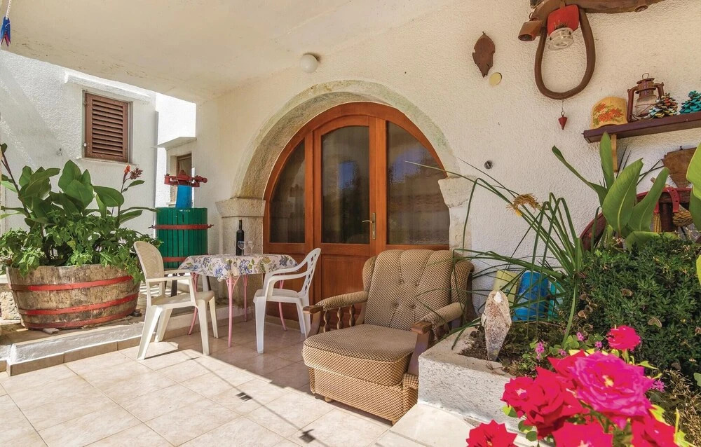 Stunning Home in Porec With Wifi and 2 Bedrooms