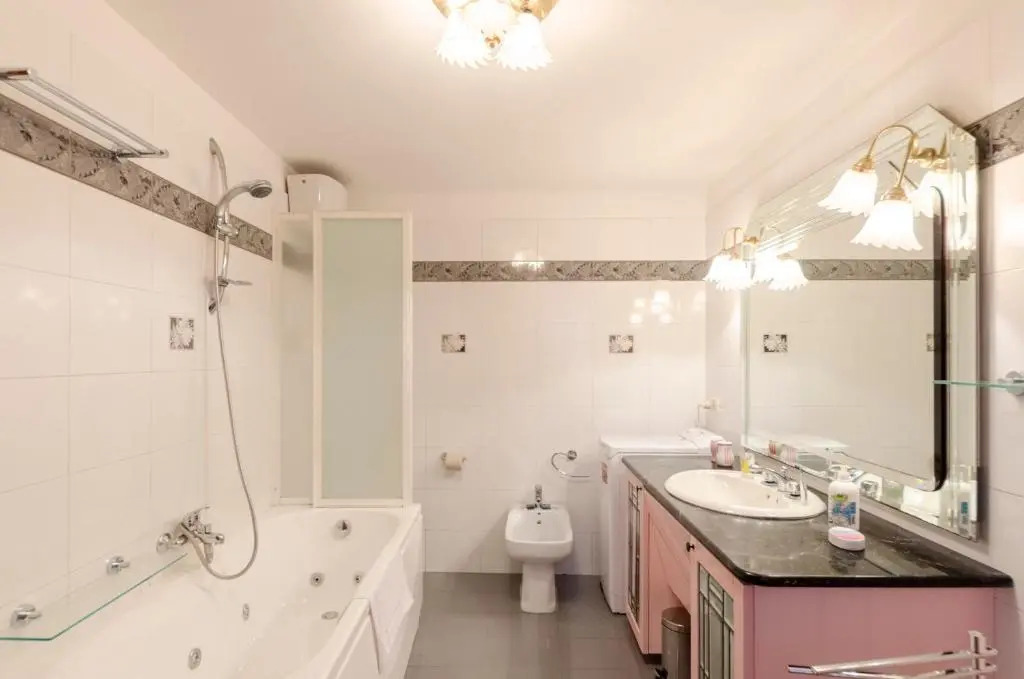 JOIVY Sunny 2-Bed Flat Near Aquarium