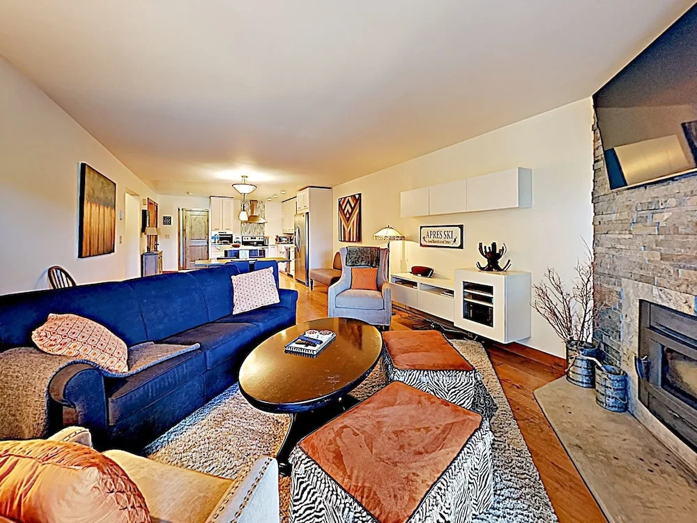New Listing! Renovated W/ Spa - Near Skiing 2 Bedroom Condo