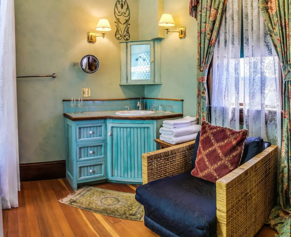 Peerless Hotel & Restaurant