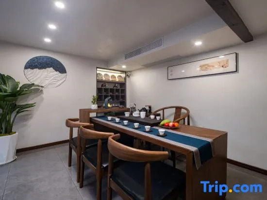 Lanqi Meiju Design Guesthouse (Zhongyi Market Mu's Mansion)