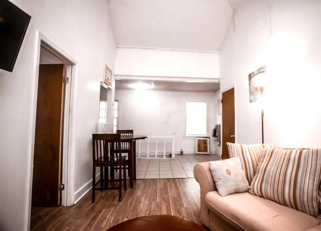 HISTORIC HILL APARTMENTS (Duplex)