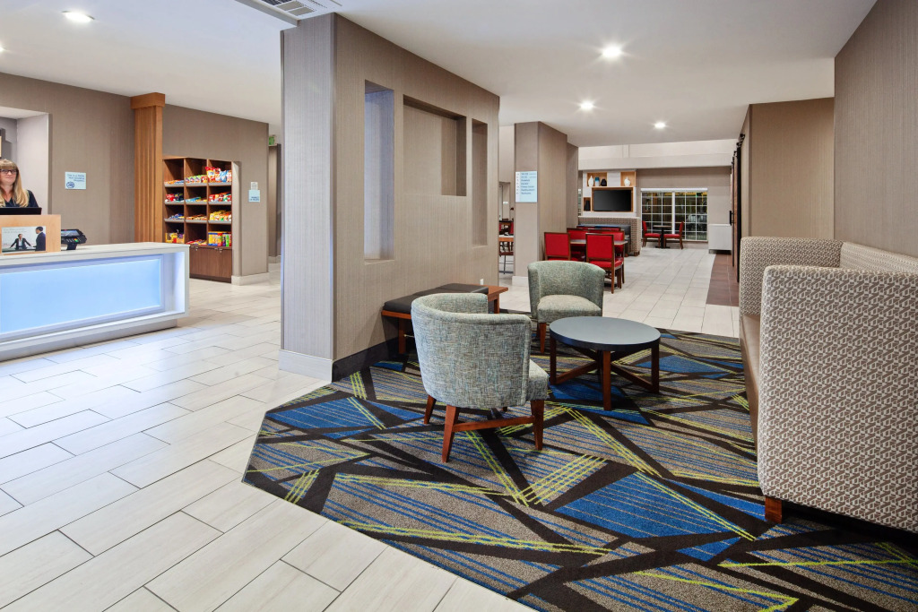 Holiday Inn Express & Suites - Tulare by IHG