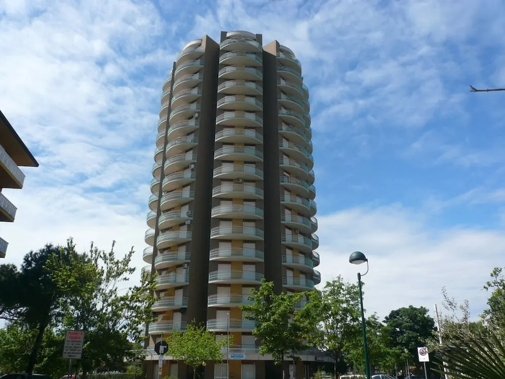 Wonderful Studio With Swimming Pool, Spacious Terrace and sea View by Beahost