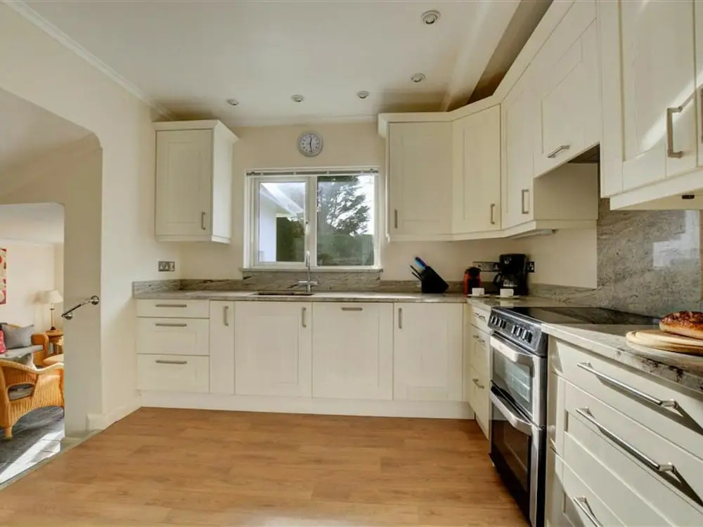 Luxurious,detached Holiday Home With Three Bathrooms and Parking
