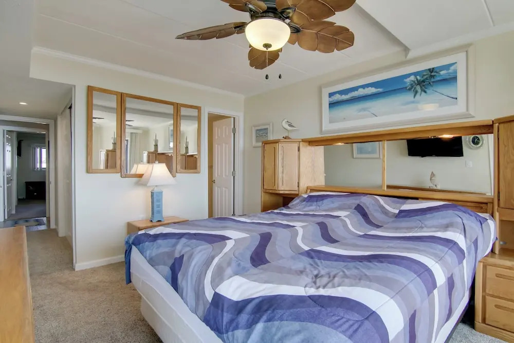 Beachfront Condo w/ Balcony & Views in Ocean City