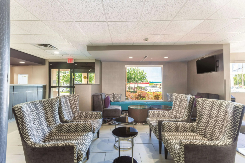 La Quinta Inn & Suites by Wyndham Jackson Airport/Pearl