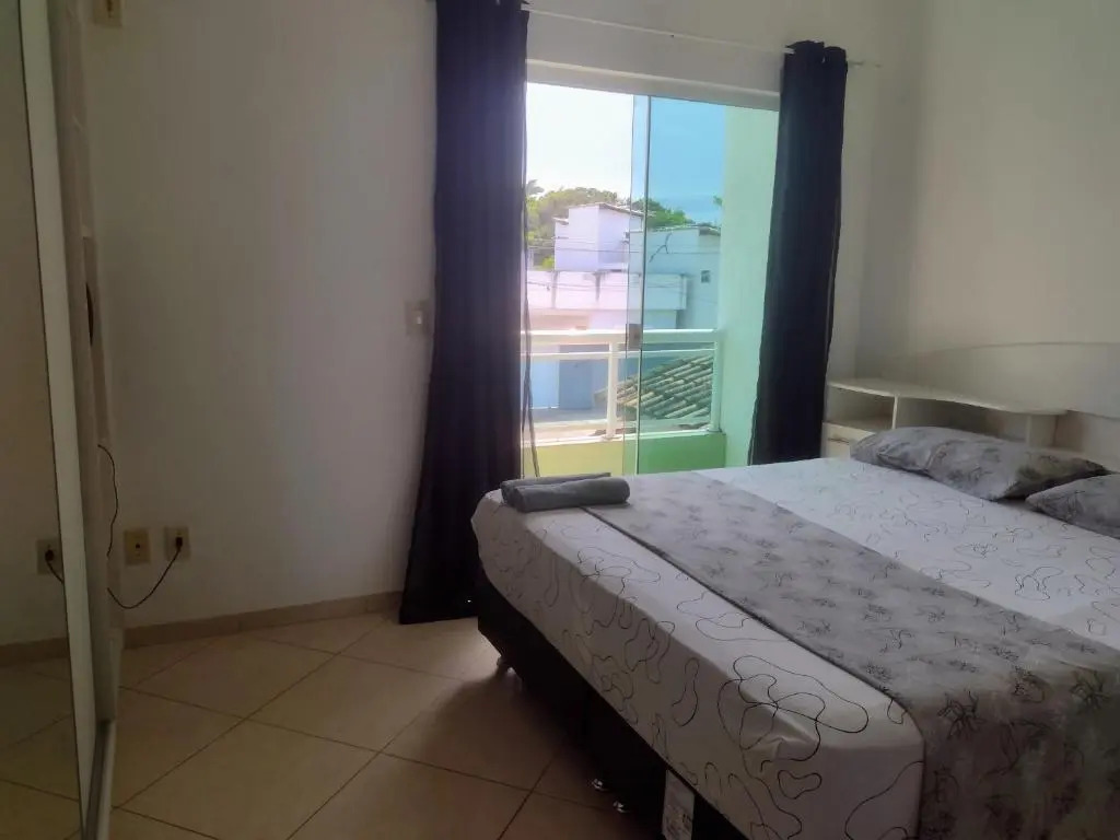 Casa 3 andares a 100 metros de Costa Azul.
