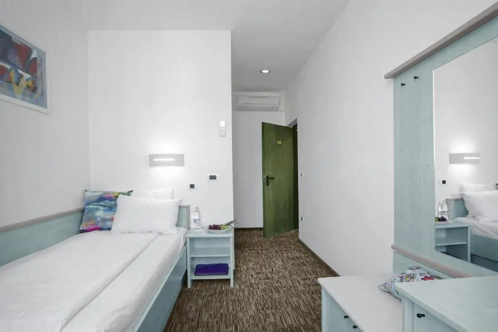 Lipa, Hotel & Bistro
