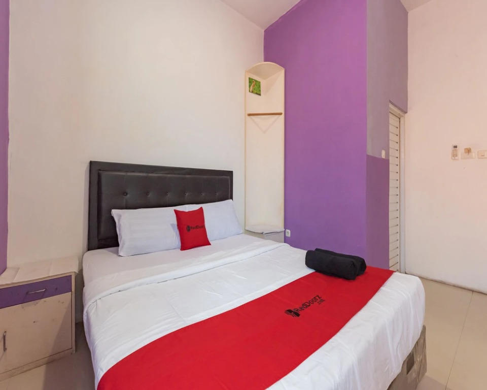 RedDoorz Plus @ Tuparev Cirebon 2