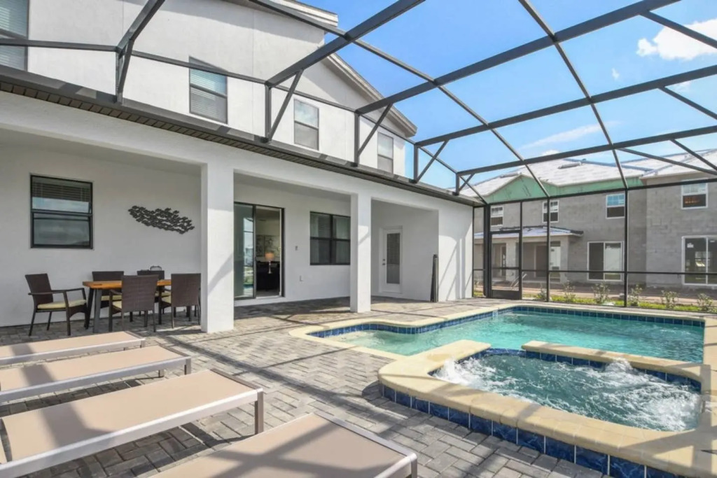 Splendid home with private pool and game room near Disney