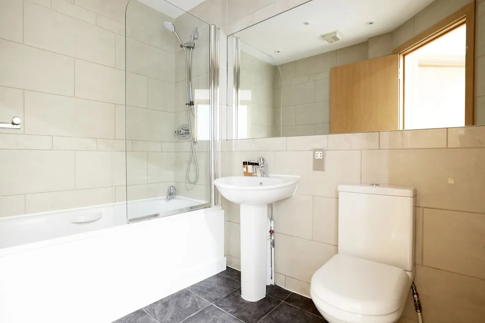 Charming Mayfair Suites by Sonder