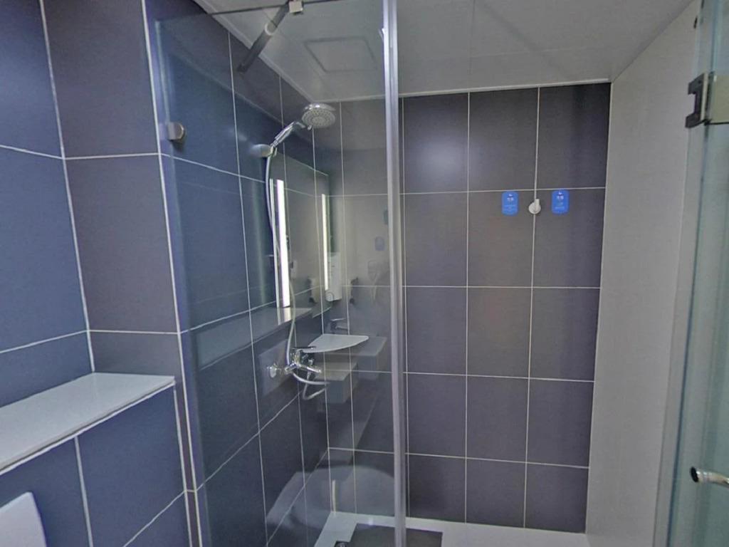 Hanting Hotel Shanghai Guilin Road Subway Station