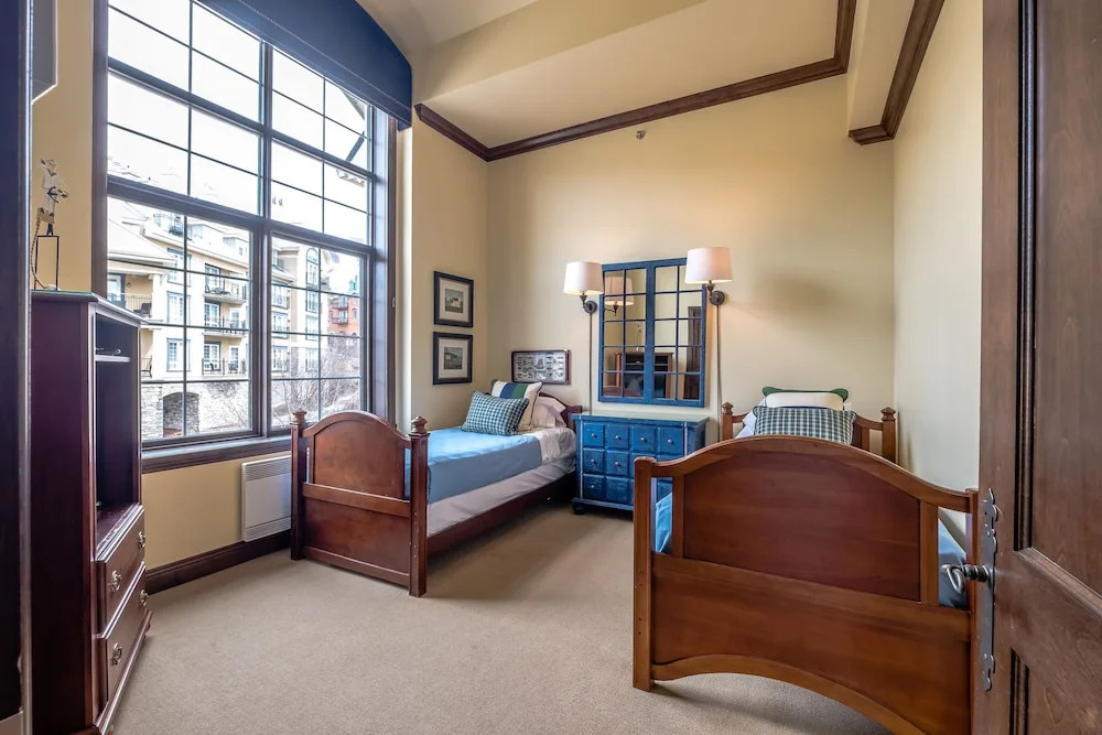 Cozy Lodge in the Mont Tremblant Ski Village