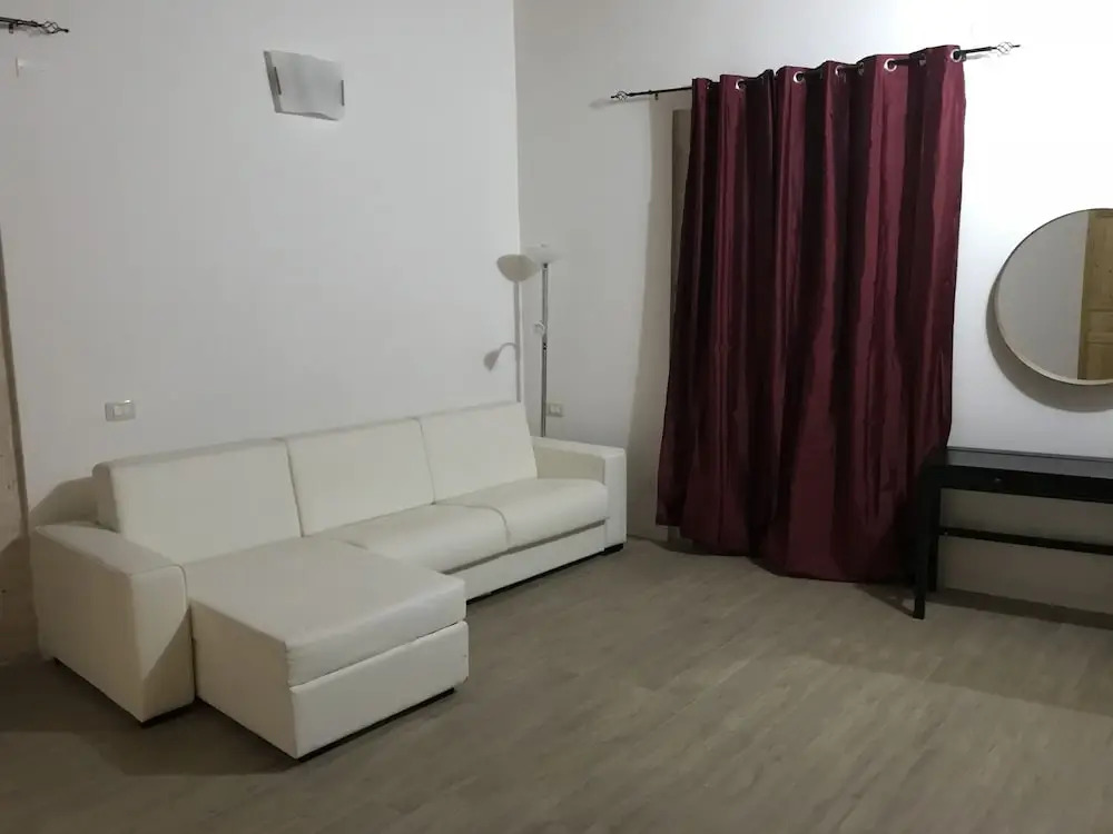 Decadracma rooms