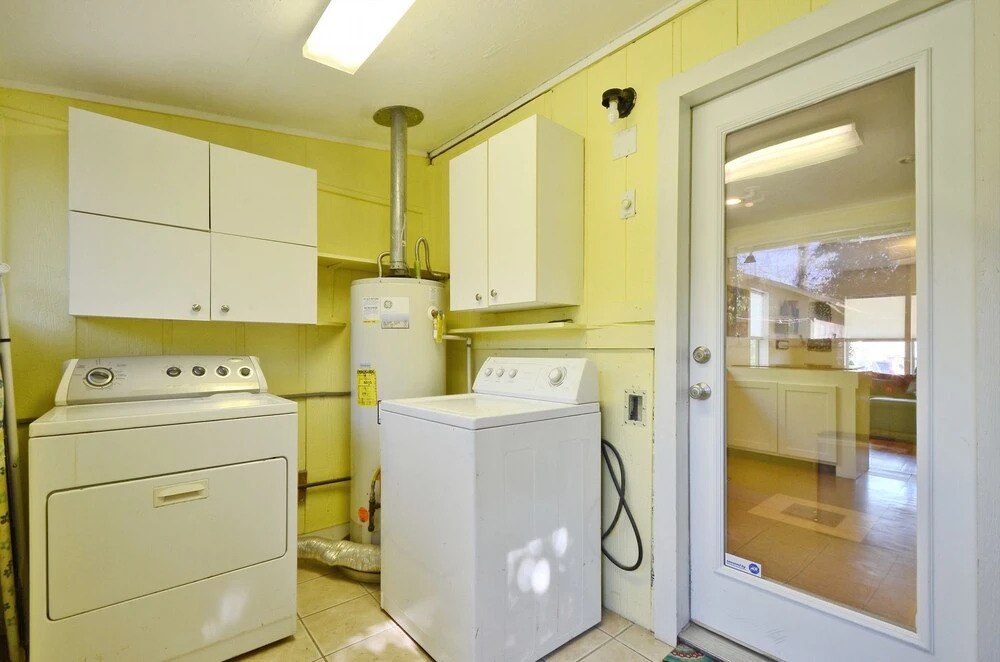 Hip 2BR Austin Bungalow by RedAwning