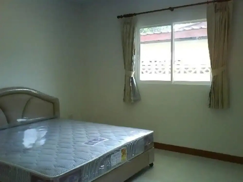 Lovely House With Access to Large Swimming Pool and Near Chalong Pier Num001