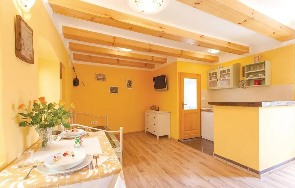 Beautiful Apartment in Omisalj With 1 Bedrooms