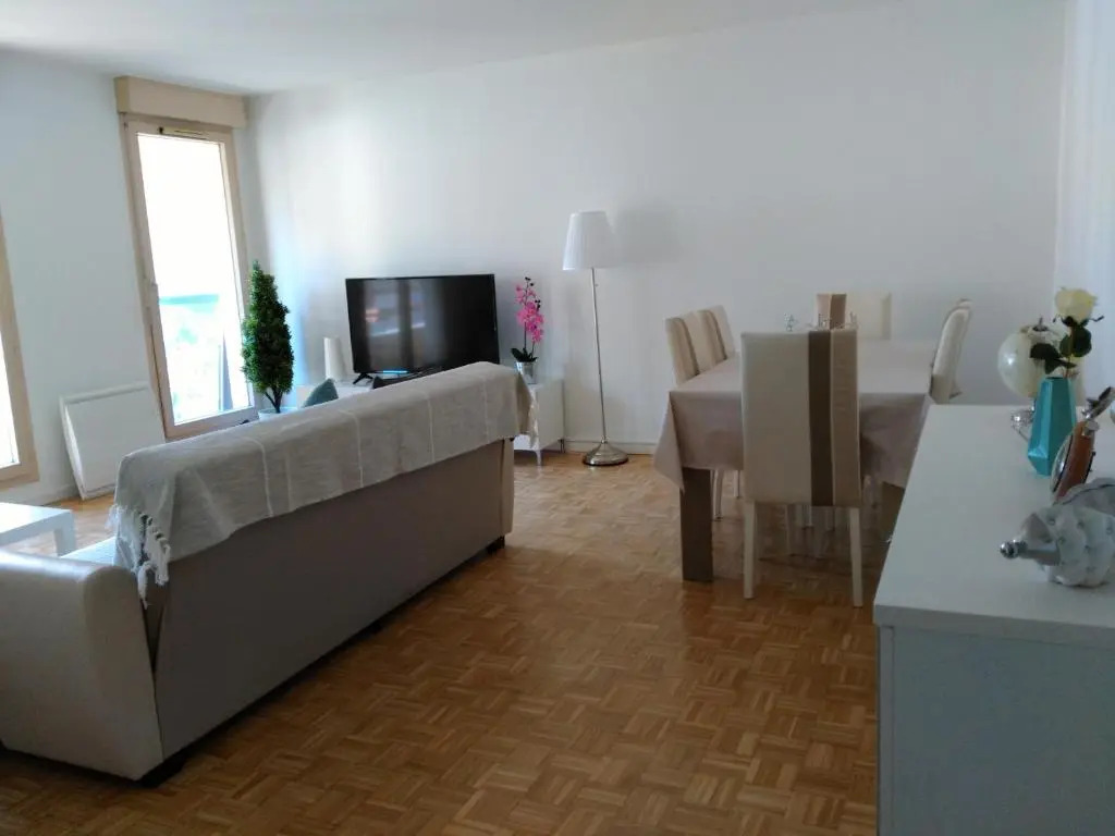 Bel et spacieux appartement de 84 m² avec parking très proche du Métro Garibaldi