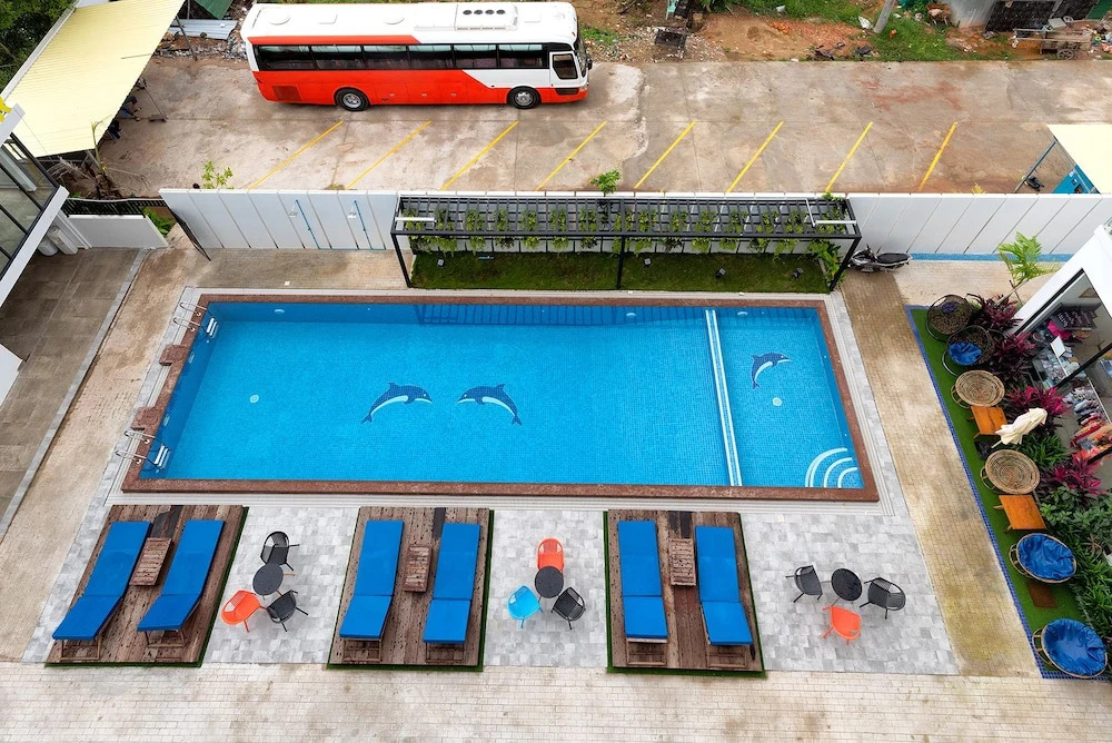 Phoenix Sea View Hotel