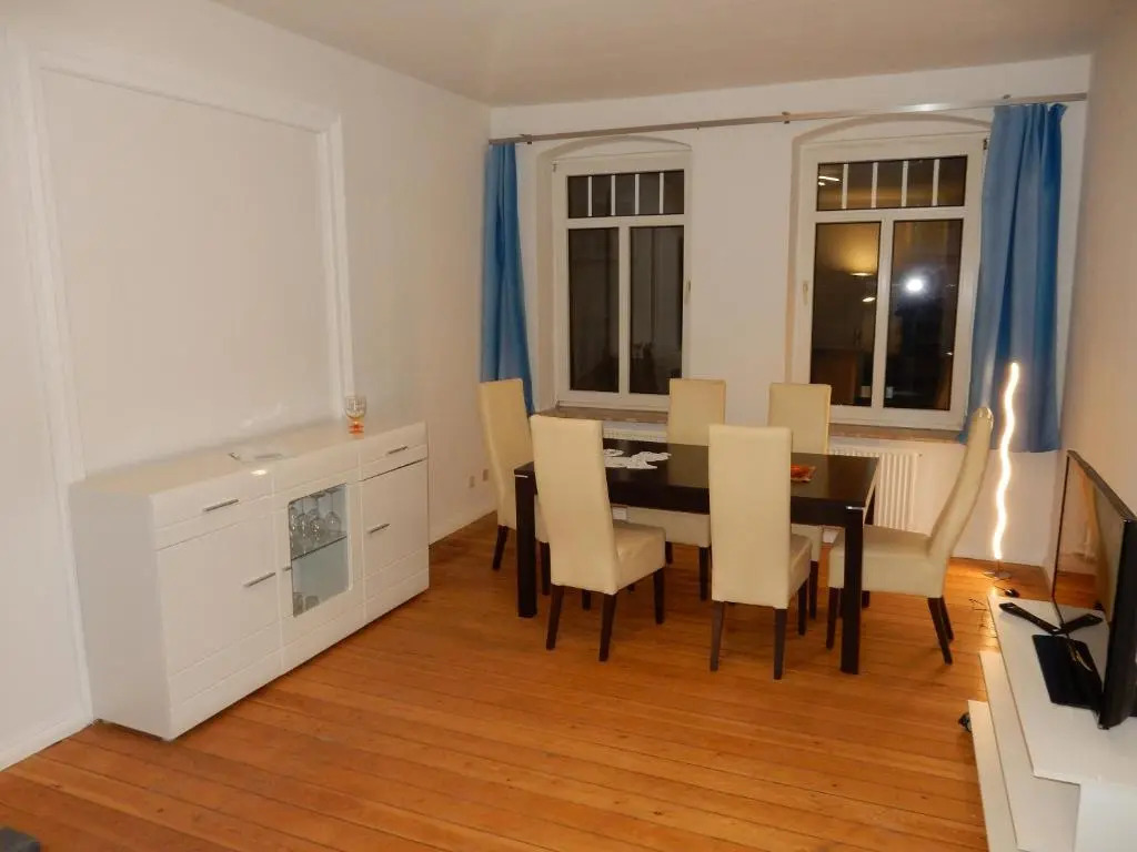 Zentrale 3 Zimmer Altbauwohnung mit Balkon