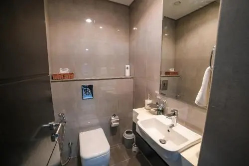 Luton Vacation Homes - Damac Maison Studio, Canal View