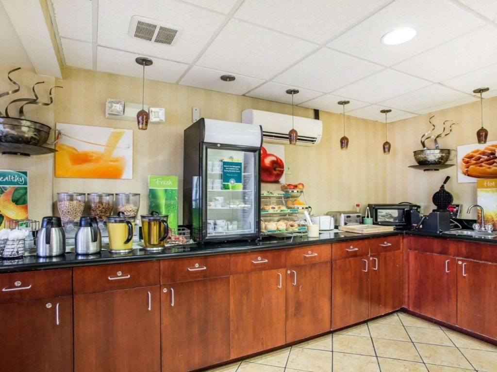 Hibiscus Inn & Suites