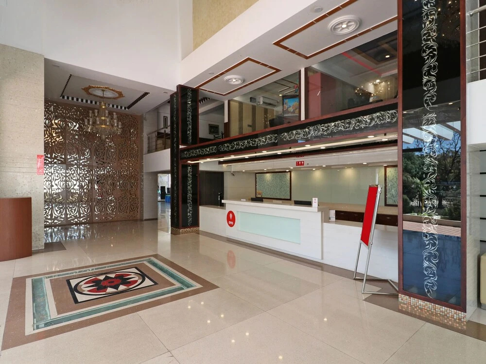 OYO 12823 Hotel Pearl Avenue