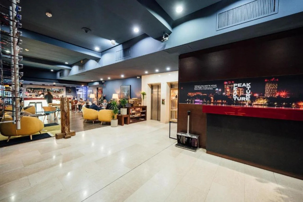 Peakture Hotel