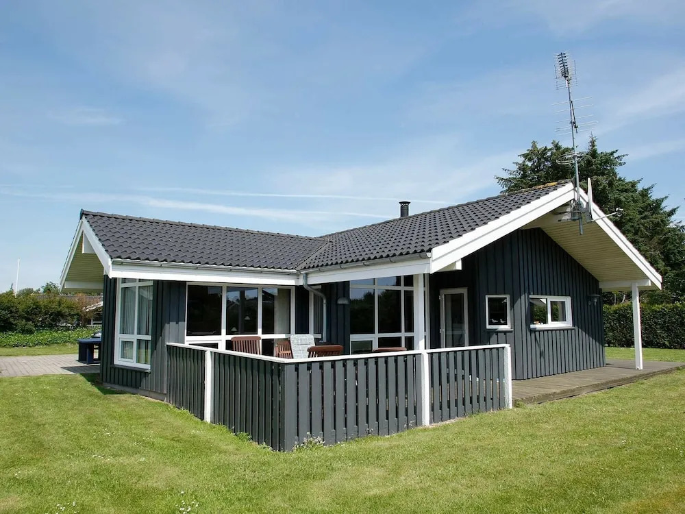 Comfy Holiday Home in Hals With Whirlpool