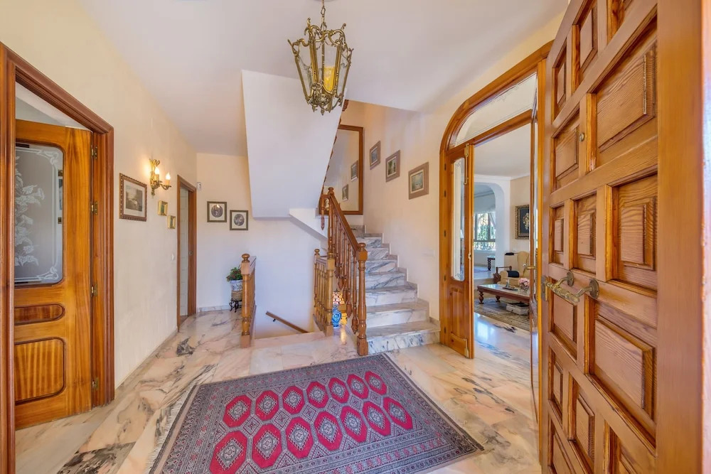 Villa - 5 Bedrooms with Pool and WiFi - 107872