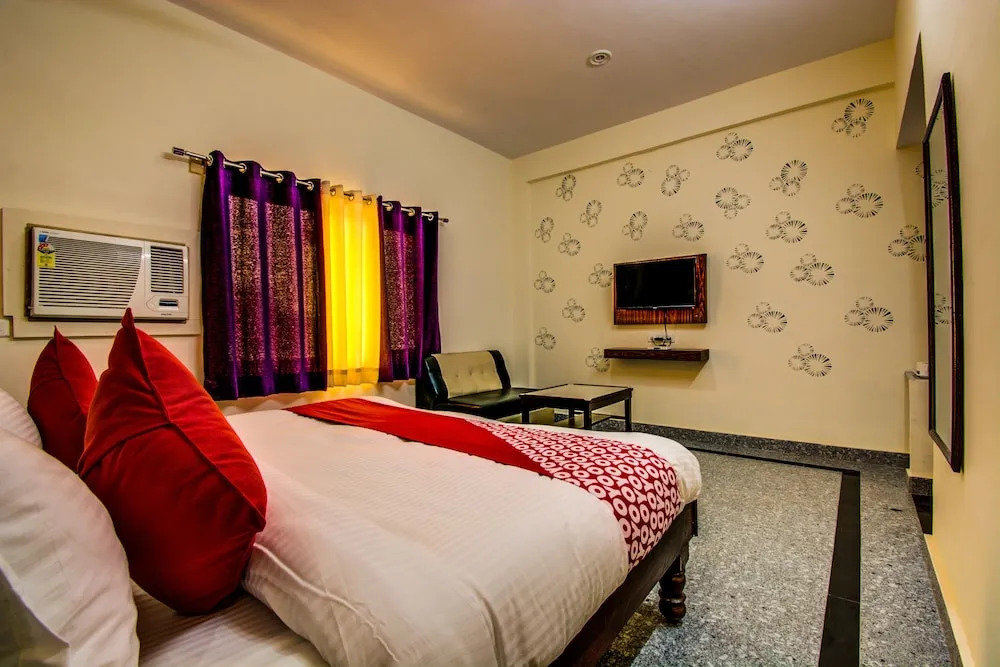 OYO 16578 RS Palace